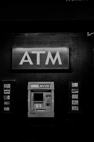 ATM机灰度照片